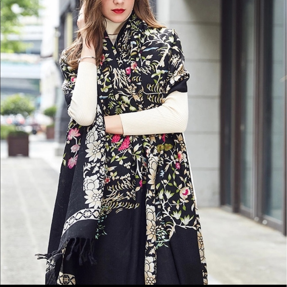 New XL 100% Wool Super Soft Floral Scarf Wrap